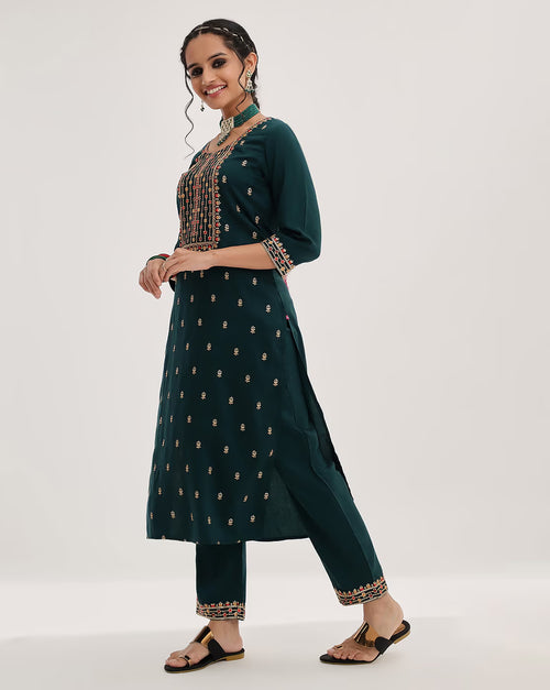 Green Ethnic Motifs Embroidered Sequinned Straight Kurta & Trousers With Dupatta